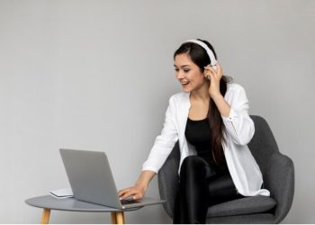 Boost Produktivitas: Manfaat Luar Biasa Mendengarkan Musik Saat Bekerja