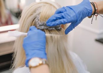 Bahaya Bleaching Rambut yang Sering Terabaikan