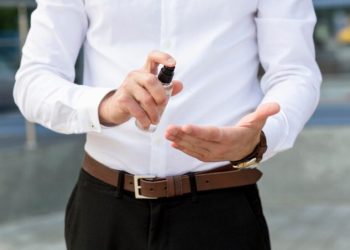 Supaya Terasa Lebih Segar, Ini Pilihan Aroma Parfum Pria untuk Aktivitas Luar Ruangan 