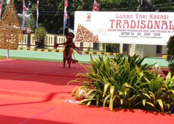 Semarak Tari Tradisional dalam Perayaan HUT Ke-76 Polwan, Anak-anak Cirebon Tampilkan Kebanggaan Budaya