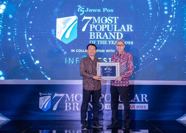 Bank bjb kembali cetak prestasi dengan meraih "Most Popular Brand of The Year" dari Jawa Pos./* Humas Bank Bjb.