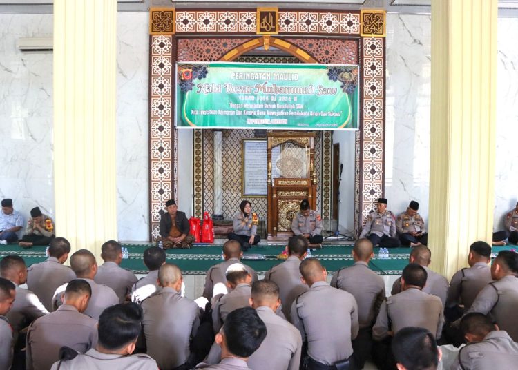 Polresta Cirebon menggelar peringatan Maulid Nabi Muhammad SAW 1446H/ 2024M, di Masjid Syarif Hidayatullah, Aspol Kaliwadas, Kecamatan Sumber, Kabupaten Cirebon, Kamis (19/9/2024)./* (foto: Humas Polresta Cirebon)