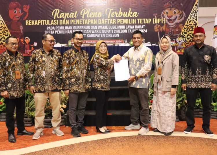 KPU Kabupaten Cirebon menggelar Rapat Pleno Terbuka untuk menetapkan Daftar Pemilih Tetap (DPT), di hotel Aston, Kecamatan Kedawung, Jumat (20/9/2024). /* (Foto: Humas KPU Kab. Cirebon)