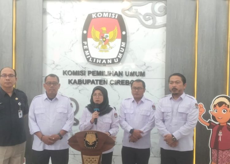 KPU Kabupaten Cirebon telah menetapkan empat pasangan calon bupati untuk bertarung Pilkada 2024 hasil rapat pleno tertutup, Minggu (22/9/2024). /* (Humas KPU Kab. Cirebon)