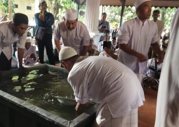 Keraton Kasepuhan Gelar Tradisi Siraman Panjang, Sejumlah Benda Pusaka Dicuci