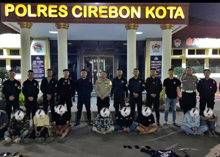 Anggota POLRES Cirebon Kota Amankan Beberapa Pemuda yang Terlibat Tawuran