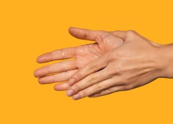 Telapak Tangan dan Kaki Sering Berkeringat, Benarkah Pertanda Penyakit Jantung?