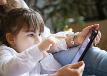 Berapa Lama ‘Screen Time’ Aman untuk Balita? Ini Batasan yang Harus Orang Tua Ketahui