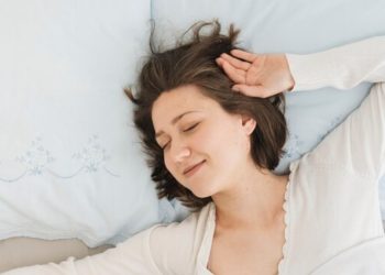 Batas Aman Konsumsi Makanan dan Minuman di Malam Hari agar Tidur Lebih Nyenyak