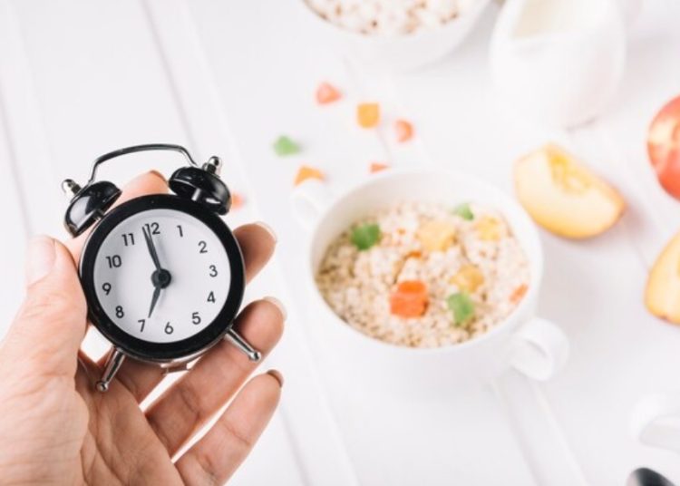 Ilustrasi jam makan saat diet. Foto: Freepik