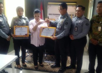 KPAID Kabupaten Cirebon Terima Dua Penghargaan dari Kemenkum HAM atas Dedikasi Perlindungan Anak