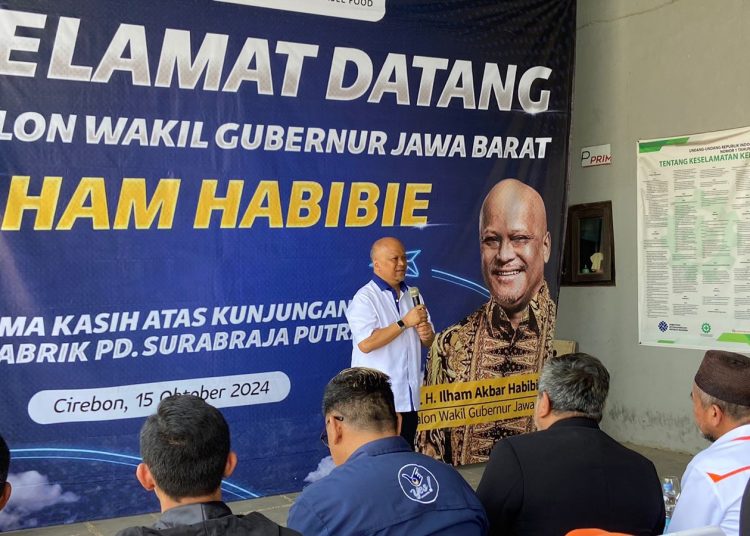 Calon Wakil Gubernur Jawa Barat, Ilham Habibie, saat melakukan kunjungan kerja ke sejumlah lokasi strategis dan pelaku usaha di Kabupaten Cirebon, Selasa (15/10/2024)./* (foto : Humas Paslon ASRI)