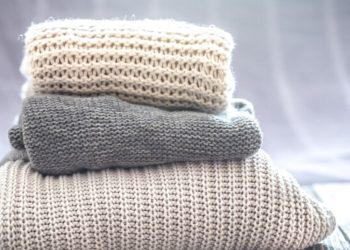 5 Tips Mencuci Baju Rajut Agar Tetap Awet dan Tidak Mudah Rusak