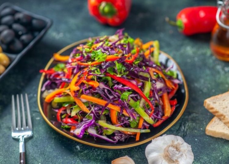 Ilustrasi salad sayur. Foto: Freepik