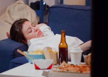 Bahaya Berbaring Setelah Makan: 4 Alasan Mengapa Kebiasaan Ini Harus Dihindari