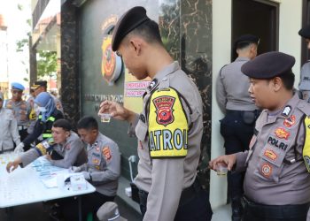 Pastikan Bebas Narkoba, Polresta Cirebon Tes Urine Personel Secara Mendadak