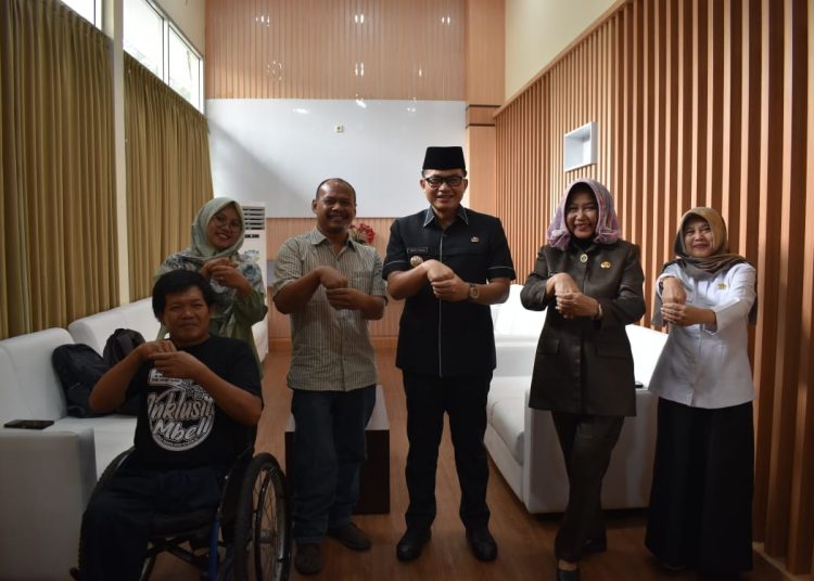 Pemkab Cirebon dan FKDC luncurkan program desa ramah disabilitas untuk tingkatkan inklusi sosial dan pemberdayaan masyarakat difabel, Rabu (6/11/2024). /* (foto : Prokompim)