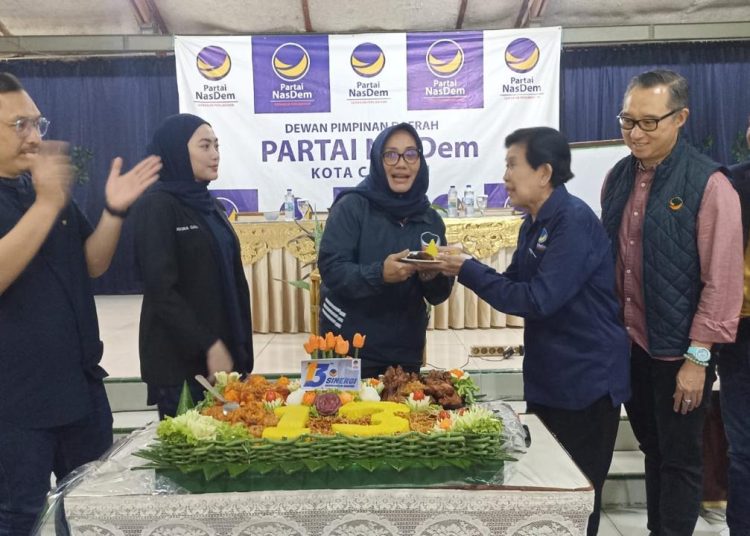 Peringatan HUT ke-13, Partai NasDem Kota Cirebon optimis menang Pilkada 2024, Senin (12/11/2024). /* (Humas Paslon BERES)