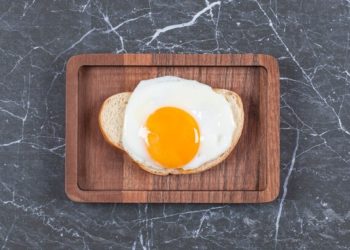 Telur Setengah Matang: Mitos Kesehatan atau Sumber Nutrisi Super?