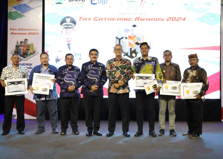 "Tax Gathering Awards 2024", Pemkot Cirebon apresiasi wajib pajak teladan yang bertajuk "Sinergi Membangun Kota" di Hotel Prima, Kamis (12/12/2024). /* (foto: Prokompim Pemkot Cirebon) 