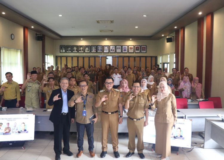 Pj Bupati Cirebon tekankan sinergitas dalam Kick Off Meeting RKPD 2026 di yang berlangsung di Ruang Rapat Suparman Bappelitbangda Selasa (23/12/2024)./* (foto: Diskominfo) 