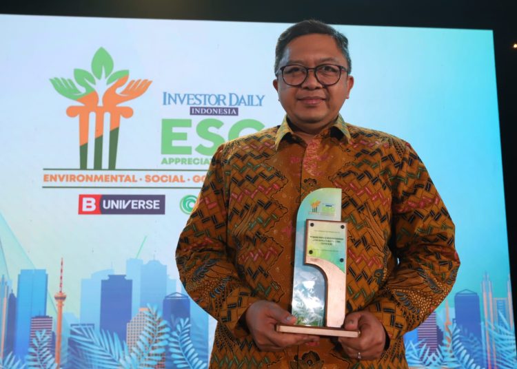 bank bjb peroleh penghargaan terbesar dalam ESG dan GCG. Buka jalan untuk masa depan berkelanjutan./* (foto : Humas bank bjb)