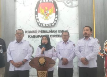 Sengketa Pilkada 2024, KPU Kabupaten Cirebon perkuat bukti hadapi sengketa Pilbup 2024 di MK yang diajukan Paslon 04, Luthfi-Dia Ramayana. /* (foto : Dok. Humas KPU) 