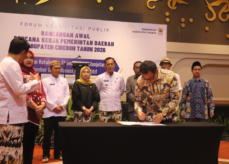 Pemkab Cirebon matangkan rencana pembangunan 2026, yang fokus pada bidang infrastruktur dan pengelolaan Lingkungan, dalam RKPD yang berlangsung di hotel Aston, Kecamatan Kedawung, Kamis (16/1/2025)./* (foto: Prokompim) 