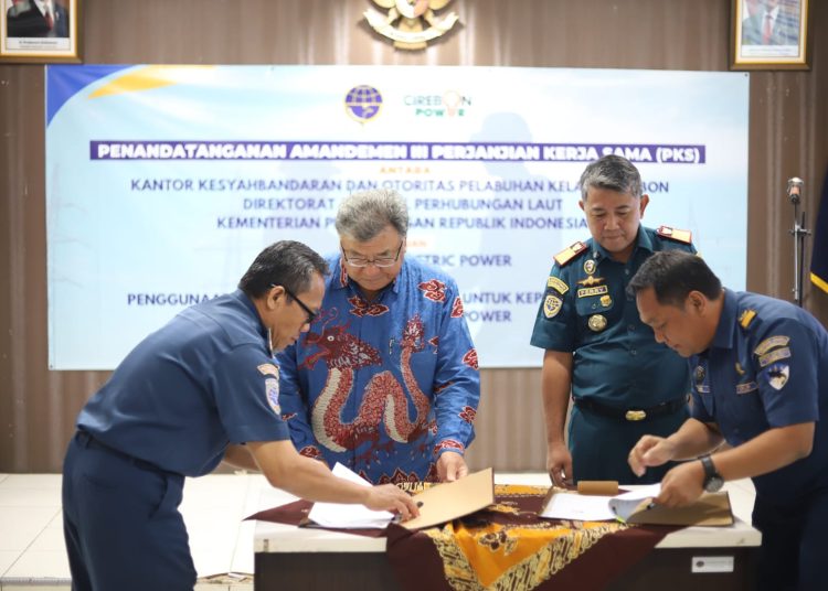 PLTU Cirebon teken MoU dengan KSOP, dalam mendukung kelancaran operasional pembangkit listrik dan memastikan ketaatan terhadap regulasi yang berlaku./* (foto: Humas PLTU Cirebon)