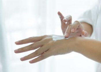 Tak Perlu Repot, Ini 5 Cara Mengatasi Kulit Kering Akibat Cuaca Dingin