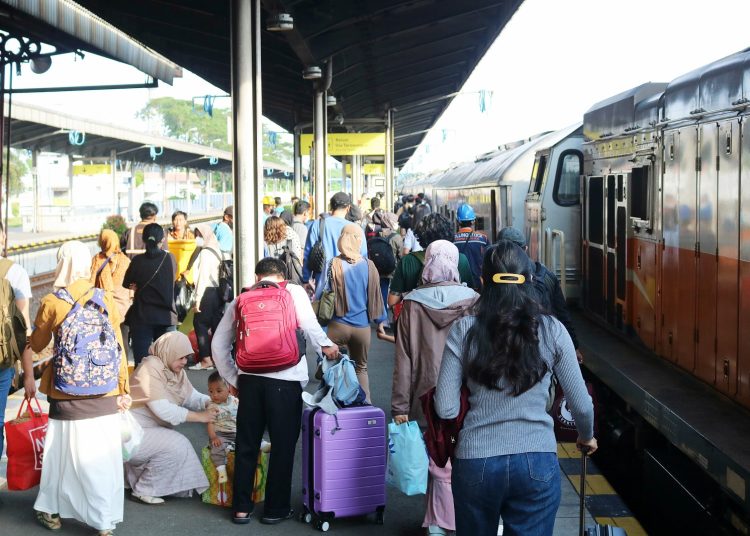 Loket Stasiun KAI hanya layani pembelian Tiket Go-Show mulai 3 Jam sebelum keberangkatan./* (foto: Humas KAI Daop 3 Cirebon) 