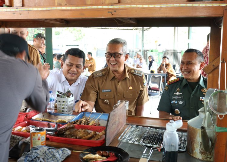 Pemerintah Kota Cirebon bersama Badan Narkotika Nasional (BNN) dan Korem 063/Sunan Gunung Jati meresmikan Warung Angkringan Edukatif. /* (foto: Prokompim)