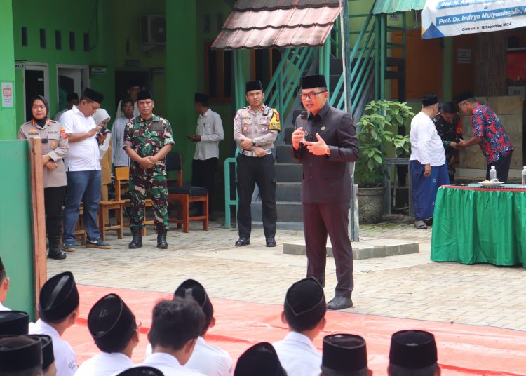 Kunjungan silaturahmi Forkopimda ke Ponpes Al-Jauhariyah di Desa Balerante, Kecamatan Palimanan, Kabupaten Cirebon, Selasa (12/2/2025)./* (foto: Prokompim) 