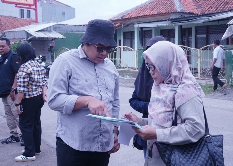 Wakil Ketua DPRD Kabupaten Cirebon, HR Hasan Basori menekankan agar pemerintah dan masyarakat harus bersinergi atasi masalah sampah dan Infrastruktur. /* (foto: M. Rahmat) 