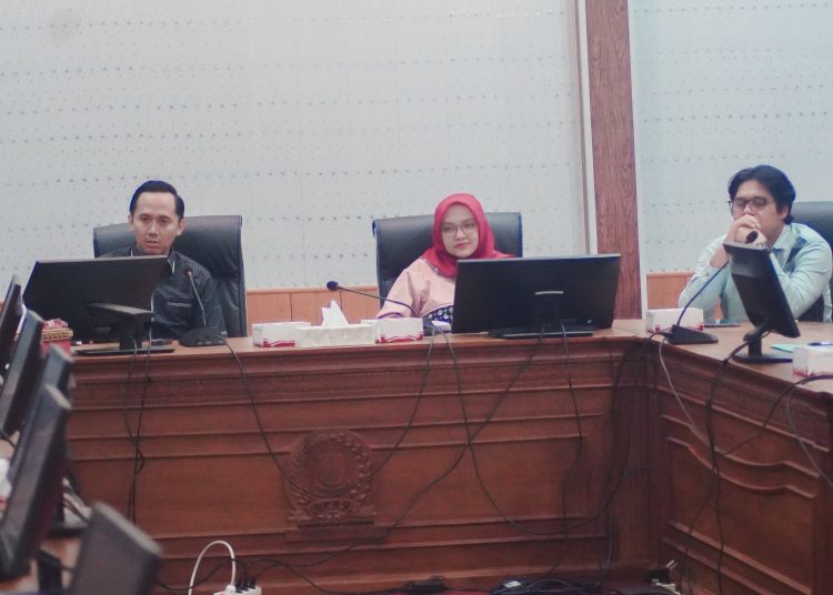 DPRD Kabupaten Cirebon mengelar rapat penyusunan Pra-Rencana Kerja (Renja) tahun anggaran 2026 di ruang Badan Anggaran (Banggar), pada Kamis (14/2/2025)./* (foto: M. Rahmat)