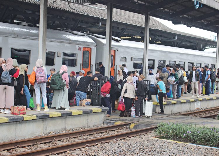 18 ribu tiket kereta api lebaran dari Cirebon sudah dipesan, PT KAI imbau masyarakat segera beli tiket./* (foto: Humas KAI Daop 3 Cirebon) 