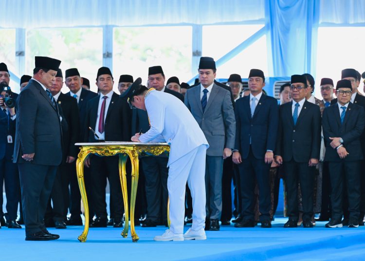 Presiden Republik Indonesia, Prabowo Subianto, secara resmi melantik 961 kepala daerah terpilih dalam acara pelantikan serentak yang digelar di Istana Kepresidenan Jakarta, Kamis (20/1/2025)./* (foto: Prokompim)