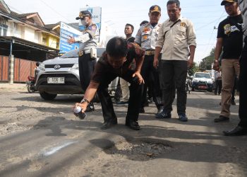 Wali Kota Cirebon Tinjau Jalan Rusak, Perbaikan Dimulai Mei 2025