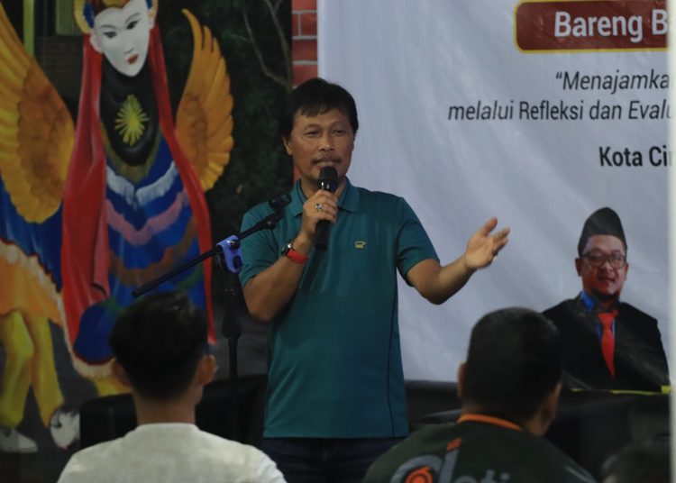 Wali Kota Cirebon Effendi Edo menyampaikan sambutan saat acara Buka Bersama dengan jajaran Bawaslu Kota Cirebon di Rumdin Wali Kota, Sabtu (15/3/2025).*