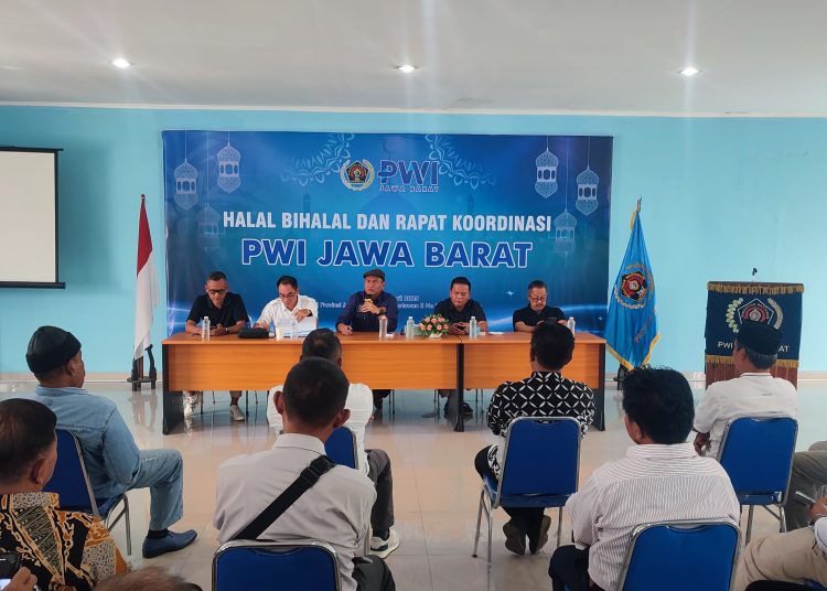 PWI Jabar dan jajaran Ketua dan Pengurus se Jabar tegaskan dukungan terhadap KLB dan tetap solid di tengah isu pembekuan./* (foto: M. Rahmat) 
