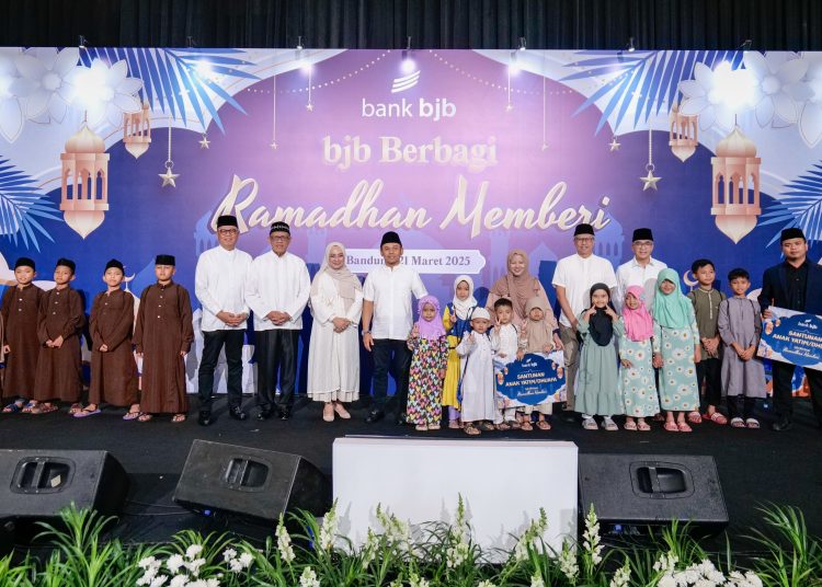 Program Spesial Ramadan bjb Berbagi, Ramadan Memberi dalam kegiatan Buka Bersama dan Tausiyah, 21/03/2025, di Gedung bjb Sport & Creative Centre./* (foto: humas bank bjb)