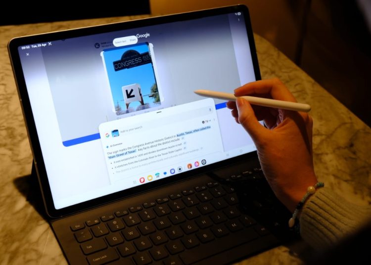 Galaxy Tab S10 FE hadir sebagai partner ideal buat kamu #YangMauLebih aktif, kreatif, dan produktif sejak hari pertama kerja./* (foto: Humas Samsung) 