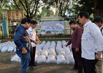 Tingkatkan Budidaya Perikanan, Pemkab Cirebon Salurkan 2.000 Indukan Nila