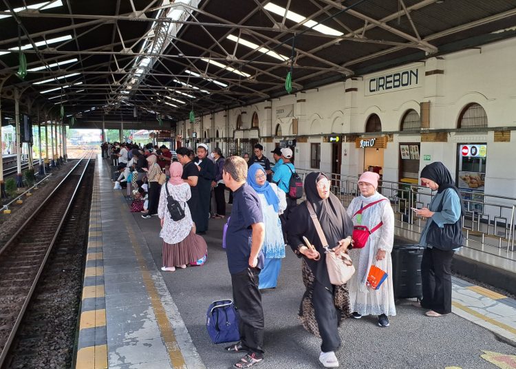 KAI Daop 3 Cirebon mengalami lonjakan penumpang hingga mencapai 86 persen selama libur waisak, Selasa (13/5/2025)./* (foto: Humas KAI) 