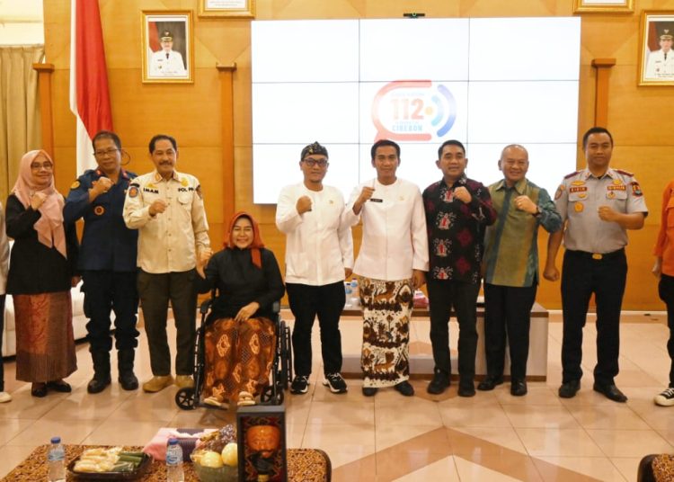 Pemkab Cirebon meluncurkan layanan Darurat 112 yang siap menangani kondisi gawat 24 jam di gedung Setda, Kamis (15/5/2025). /* (foto: Diskominfo) 