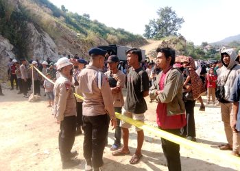 400 Personel Gabungan Dikerahkan Evakuasi Longsor Gunung Kuda, Kapolda Jabar Tinjau Korban