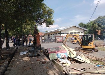 Kembalikan Fungsi Trotoar untuk Pejalan Kaki, Penertiban Serentak Bangli dan PKL