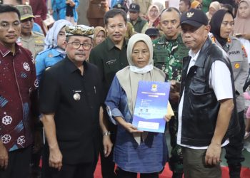 21 Tewas dan 4 Masih Hilang, Wamen Sosial Serahkan Bantuan Rp 374 Juta