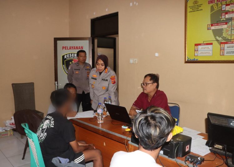 Jajaran Satreskrim Polresta Cirebon berhasil menangkap sejumlah pelaku pengrusakan oleh berandalan bermotor di wilayah hukumnya, Sabtu (7/6/2025)./* (foto: Humas Polresta) 