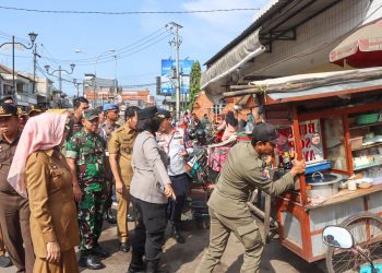 Pemkab Cirebon Komitmen Tata Kawasan Trusmi, PKL Minta Solusi Jangka Panjang